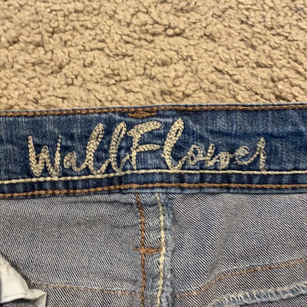 Shorts - Picture 3 of 4